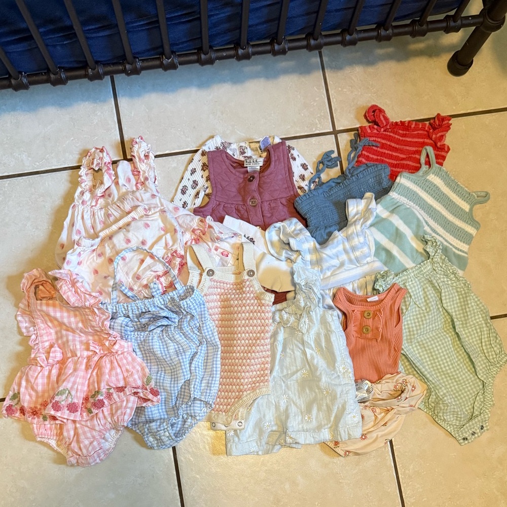 30+ Items Assorted Baby Rompers and outfits no stains